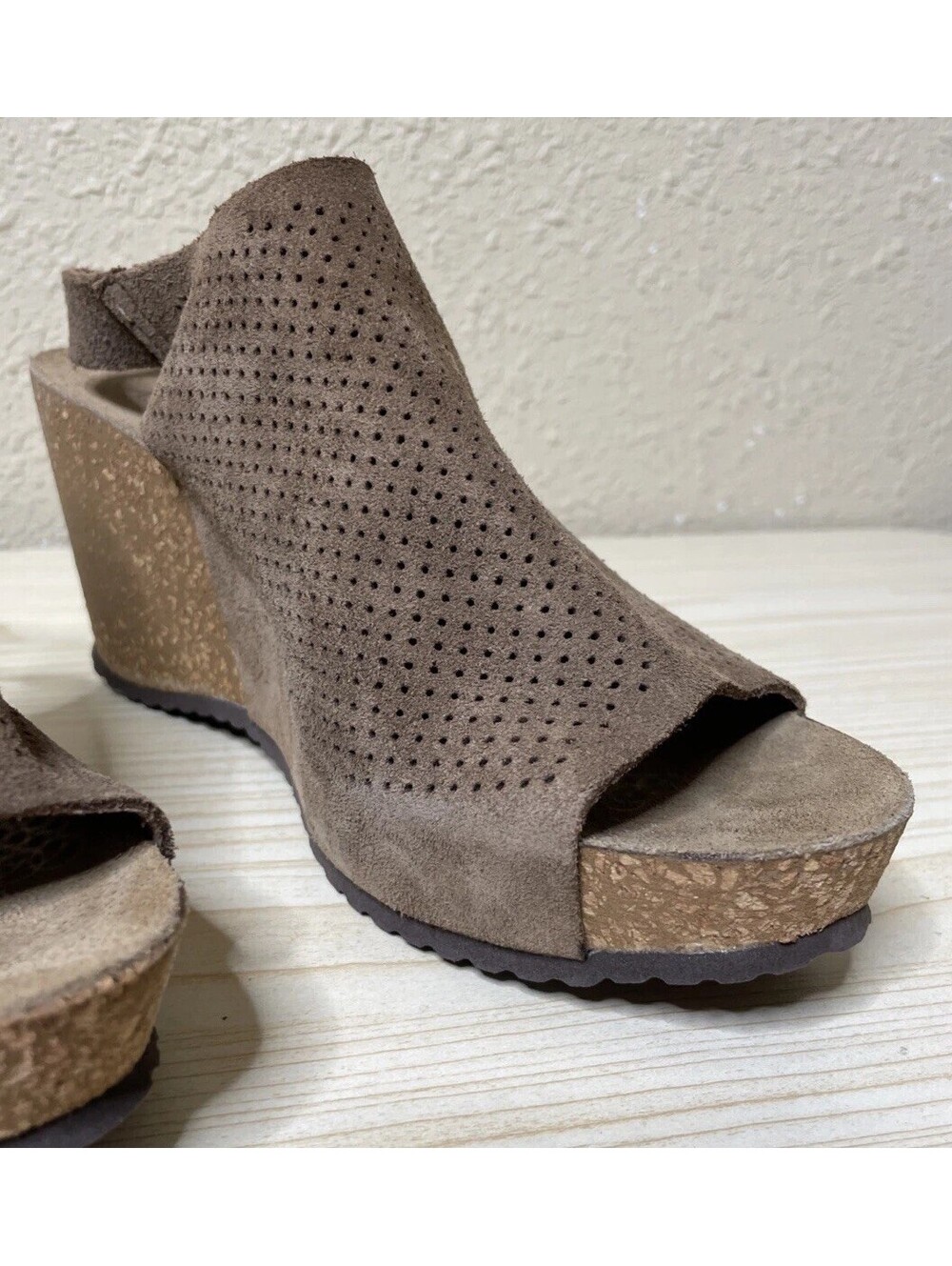 A. Giannetti Shoes Womens Size 9 Brown Suede Perforated Wedge Sandals NWOB